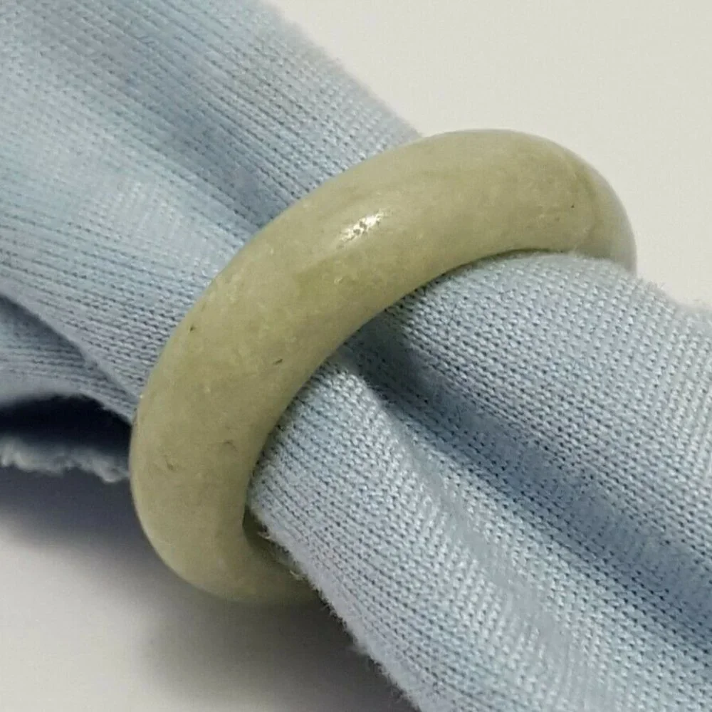 Beautiful Green Jade Wedding Ring Band Size 5.25 - Nice!